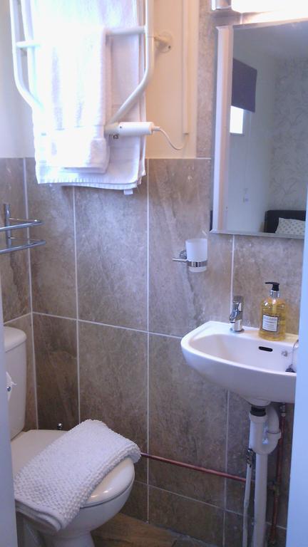 Beoley Lodge Redditch Room photo