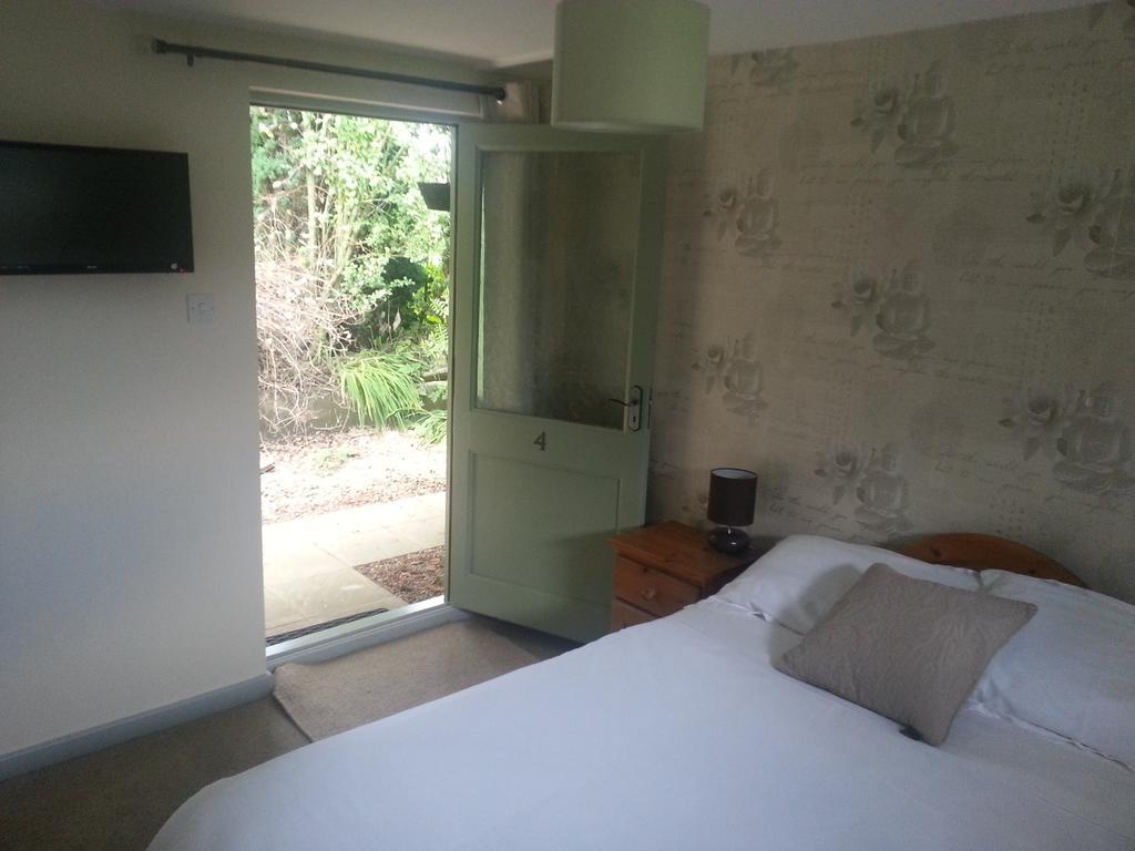 Beoley Lodge Redditch Room photo